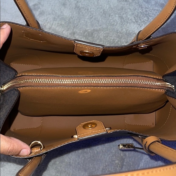 Michael kors purse - Picture 6 of 9